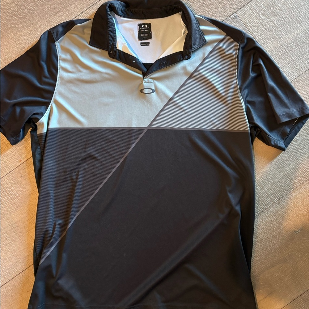 Men’s Oakley polo